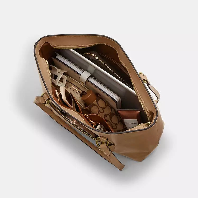 Coach Station Tote – detail view 4