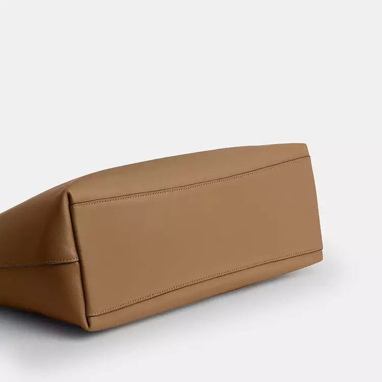 Coach Station Tote – detail view 6